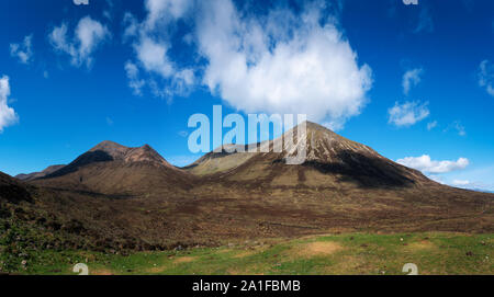 Die Bergkette der Red Cuillin auf der Insel Skye in Schottland Stockfoto