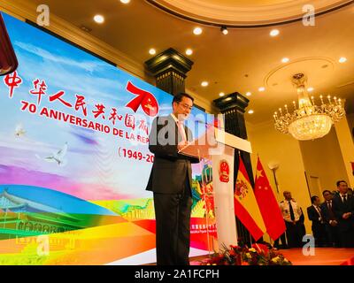 Madrid, Spanien. 25 Sep, 2019. Chinesische Botschafter in Spanien Lyu Lüfter liefert eine Rede bei einem Empfang zum 70. Jahrestag der Gründung der Volksrepublik China in Madrid, Spanien, Sept. 25, 2019 zu feiern. Credit: Feng Junwei/Xinhua/Alamy leben Nachrichten Stockfoto