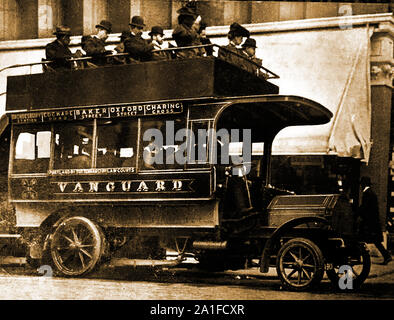 Circa 1907 Eine frühe motorisierten Omnibus (Vanguard Vanguard Motor Omnibus Co, London mit dem London Motor Omnibus Co, die London und Bezirk Motor Bus Co, der Motor Bus Co und die London und provinziellen Motor Bus und Traction Co. kombiniert Stockfoto