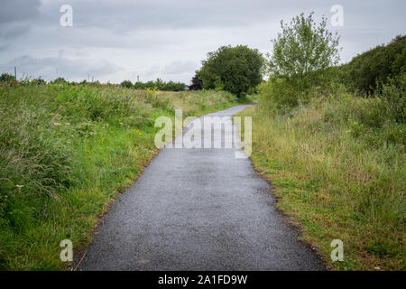 Szenen auf dem Great Northern Railway Trail, der an Queensbury, Bradford, West Yorkshire, UK startet Stockfoto