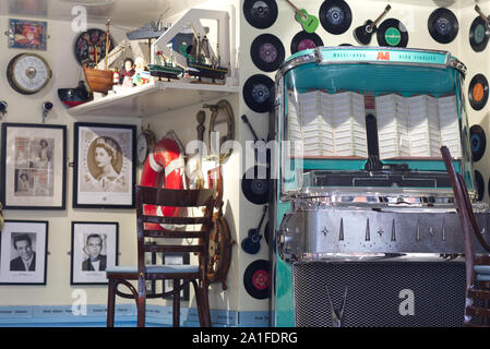 Im berühmten Mohn Fisch und Chip Shop, London Stockfoto