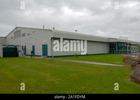 Der Terminal Kirkwall Airport Gill von Garth Mainland Orkney Inseln Schottland United Kingdom Außenansicht grau Metall Stahl verkleidet Einstöckigen t