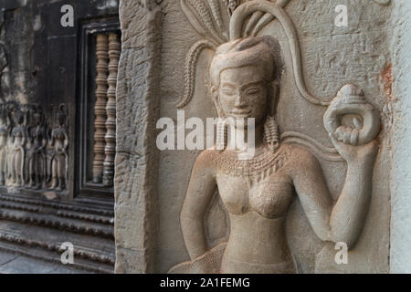 Siem Reap, Kambodscha - Januar 30, 2017: bas-relief Wandbild der Frau Apsara an der Wall Tempelanlage Angkor Wat, in der Nähe Stockfoto