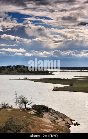 Alqueva Stausee, der größte künstliche See in Westeuropa. Alentejo, Portugal Stockfoto