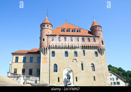 Lausanne, Schweiz - 11 August 2019: Château Saint-Maire, eine Burg, die als Sitz der kantonalen Regierung dient, der Staatsrat des Kantons Waadt. Schweizer Weltkulturerbe von nationaler Bedeutung. Stockfoto
