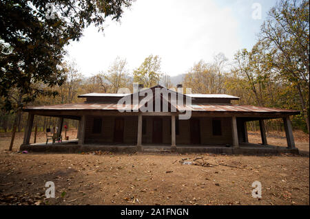 Kaladhunga Bungalow am Ufer des Sarda Fluss, viele Male durch Jim Corbett im Buch Menschenfresser von Kumaon, Uttarakhand, Indien beschrieben. Stockfoto