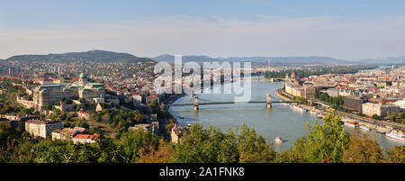 Budapest und die Donau von der Zitadelle in Gellert Hügel gesehen. Ungarn Stockfoto