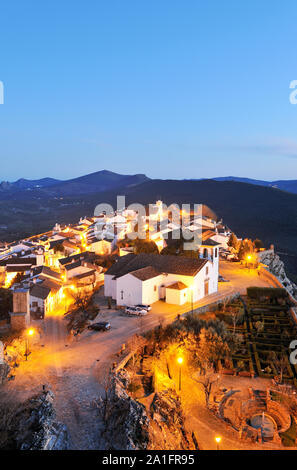 Das mittelalterliche Dorf Marvão in der Dämmerung. Alentejo, Portugal Stockfoto