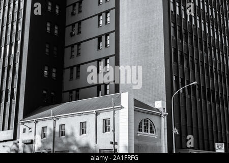 Kapstadt Post-apartheid Entwicklung hat gesehen, moderne Gebäude erheben sich auf Kosten der historischen Architektur der Stadt. Stockfoto