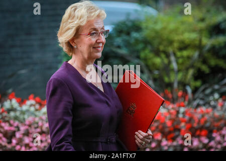 Downing Street, Westminster, London, UK, 26. Sep 2019. Andrea Leadsom, Staatssekretär für Wirtschaft, Energie und industrielle Strategie. Die Minister eine politische Kabinettssitzung in der Downing Street an diesem Abend. Credit: Imageplotter/Alamy leben Nachrichten Stockfoto