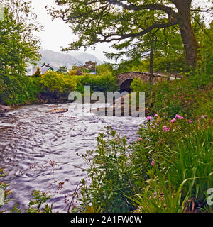 River Coe fließt durch Glencoe, Schottland Stockfoto