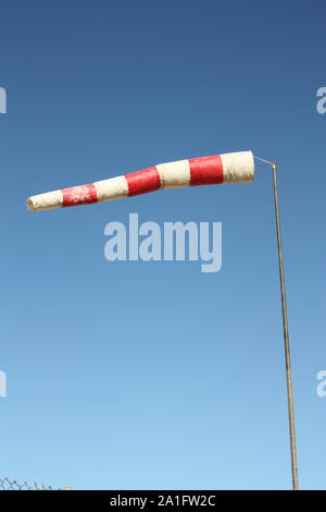 Windsack. Instrument für die Messung von Windgeschwindigkeit und -richtung. Stockfoto