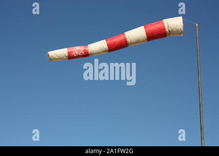 Windsack. Instrument für die Messung von Windgeschwindigkeit und -richtung. Stockfoto