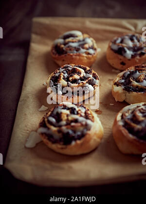 Weihnachten Mohn Brötchen. Ansicht von oben. Stockfoto