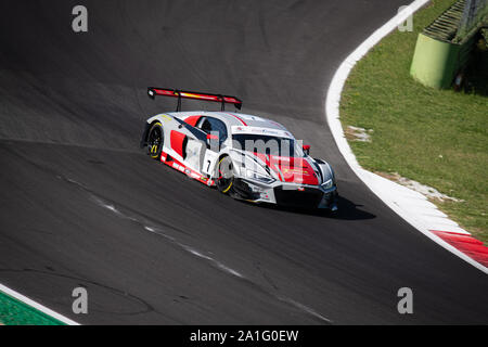 Vallelunga, Italien am 14. September 2019. Audi R8 Racing hohe Betrachtungswinkel bei Wendung in Aktion im Stromkreis Stockfoto