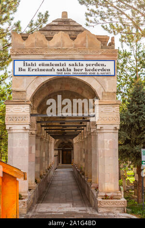 Erzincan maßgeschneiderte Vater Friedhof (Erzincan Terzi Baba Mezarligi ve Turbesi), September 10,2019, Erzincan, Türkei Stockfoto