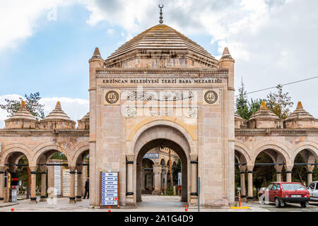 Erzincan maßgeschneiderte Vater Friedhof (Erzincan Terzi Baba Mezarligi ve Turbesi), September 10,2019, Erzincan, Türkei Stockfoto