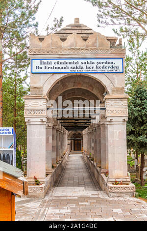 Erzincan maßgeschneiderte Vater Friedhof (Erzincan Terzi Baba Mezarligi ve Turbesi), September 10,2019, Erzincan, Türkei Stockfoto