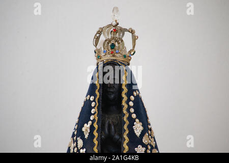 Statue der Gottesmutter von Aparecida, der Mutter Gottes in der katholischen Religion, der Patronin von Brasilien Stockfoto