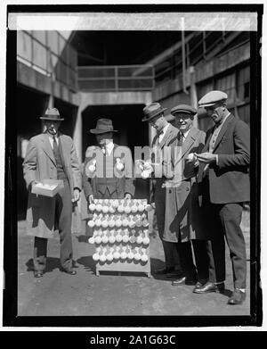 Mugridge, Phillips & Martina Kauf von Souvenirs, 10/1/24. Stockfoto