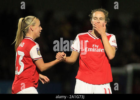 Vivianne Miedema von Arsenal Frauen (R) feiert mit Beth Mead von Arsenal Frauen nach dem zweiten Ziel ihres Teams zählen. Der UEFA-Champions League 2 Bein übereinstimmen, Arsenal Frauen v Fiorentina femminile an der Wiese Park in Borehamwood am Donnerstag, den 26. September 2019. Dieses Bild dürfen nur für redaktionelle Zwecke verwendet werden. Nur die redaktionelle Nutzung, eine Lizenz für die gewerbliche Nutzung erforderlich. Keine Verwendung in Wetten, Spiele oder einer einzelnen Verein/Liga/player Publikationen. pic von Steffan Bowen/Andrew Orchard sport Fotografie/Alamy leben Nachrichten Stockfoto