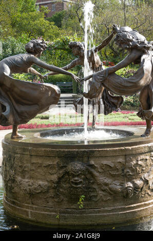 Untermyer Brunnen / drei tanzende Mädchen, Wintergarten Garten im Central Park, New York Stockfoto