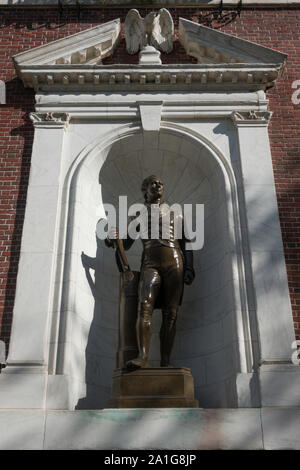 Alexander Hamilton Statue in einer Fassade Nische im Museum von New York, USA Stockfoto