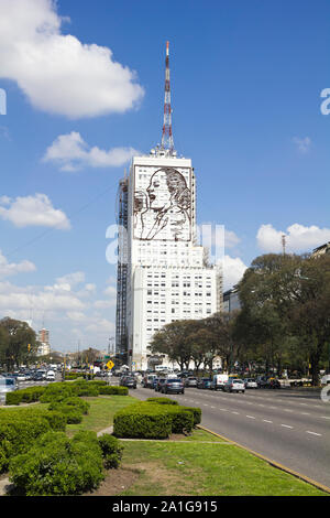 BUENOS AIRES - 12.SEPTEMBER: Juli 9. Avenue an der 12. September 2012 in Buenos Aires, Argentinien. Es ist eine große Straße in der Stadt. Mit 140 m Breite, ist die Breite Stockfoto