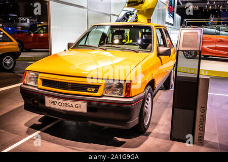 Frankfurt, Deutschland, September 10, 2019: Old Classic retro OPEL Corsa GT 1987 auf der IAA, Corsa A, erste Generation, Stockfoto