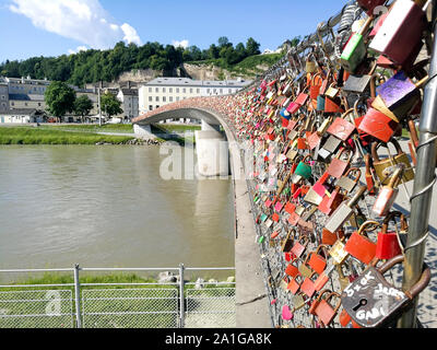 Die Vorhängeschlösser Brücke in Salzburg, Österreich Stockfoto