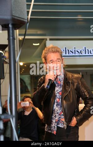 Peter Maffay bei einer Autogrammstunde in der Altmarkt Galerie. Dresden, 25.09.2019 Stockfoto