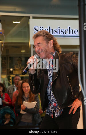 Peter Maffay bei einer Autogrammstunde in der Altmarkt Galerie. Dresden, 25.09.2019 Stockfoto