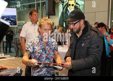 Peter Maffay bei einer Autogrammstunde in der Altmarkt Galerie. Dresden, 25.09.2019 Stockfoto