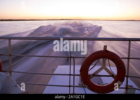 Navigieren im River Plate zwischen Argentinien und Uruguay. Stockfoto