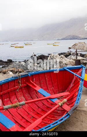 Traditionelle Fischerboote, Pazifikküste Chiles Stockfoto