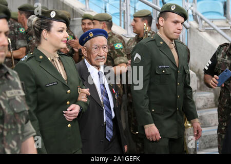 Porto Alegre, Brasilien. 25 Sep, 2019. Hommage an die brasilianische Armee Pracinhas bei Grêmio x Avaí in ein Gleiches gilt für die 21. Runde der brasilianischen Meisterschaft 2019. Match gehalten an der Grêmio Arena am Donnerstag (26.) in Porto Alegre, RS, Brasilien. Credit: Raul Pereira/FotoArena/Alamy leben Nachrichten Stockfoto