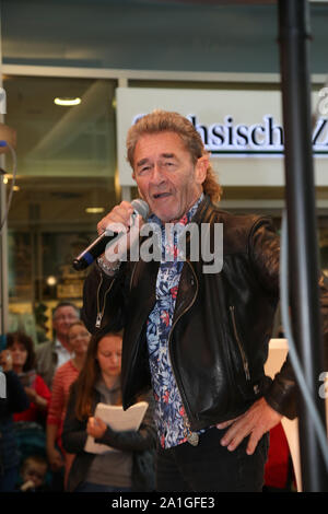Peter Maffay bei einer Autogrammstunde in der Altmarkt Galerie. Dresden, 25.09.2019 Stockfoto