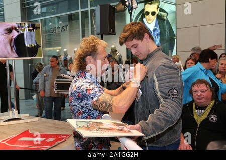 Peter Maffay bei einer Autogrammstunde in der Altmarkt Galerie. Dresden, 25.09.2019 Stockfoto