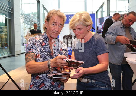 Peter Maffay bei einer Autogrammstunde in der Altmarkt Galerie. Dresden, 25.09.2019 Stockfoto