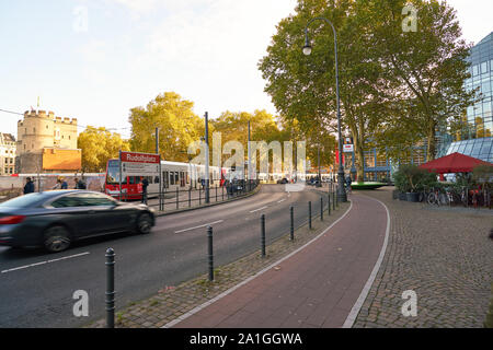 Köln, DEUTSCHLAND - ca. Oktober 2018: Köln urbane Landschaft in der Tageszeit. Stockfoto