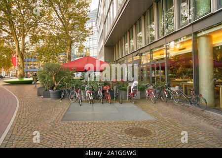 Köln, DEUTSCHLAND - ca. Oktober 2018: Köln urbane Landschaft in der Tageszeit. Stockfoto