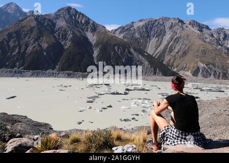 Riesige schwimmende Eisberge auf dem Tasman Gletscher See in Aoraki Mount Cook Nationalpark, Südinsel von Neuseeland Stockfoto