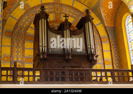 Orgel in der Kirche von Notre-Dame-de-Lorette am Denkmal des WK I (1914-1918). Stockfoto