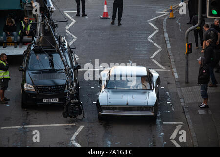 Ein Dodge Charger auf den Straßen von Edinburgh während der Dreharbeiten zu Schnell und wütend 9 im September 2019. Entlang Cowgate. Stockfoto