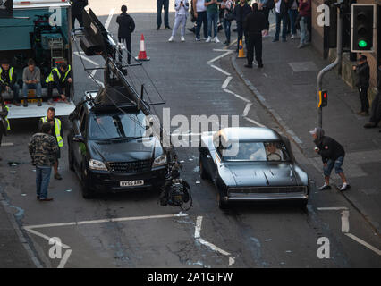 Ein Dodge Charger auf den Straßen von Edinburgh während der Dreharbeiten zu Schnell und wütend 9 im September 2019. Entlang Cowgate. Stockfoto