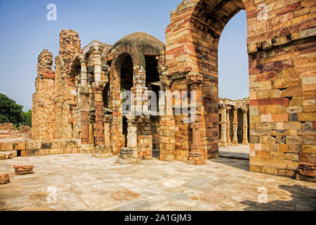 Qutb Minar Runen Komplex in Neu-Delhi, Indien Stockfoto