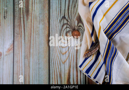 Orthodoxen Jüdischen betet Schal Tallit und schofar Horn jüdischen religiösen Symbol Stockfoto