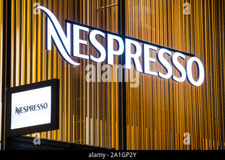 Göteborg, Schweden. 20 Sep, 2019. Nespresso Logo auf Kungsportavenyen in Göteborg gesehen. Credit: Karol Serewis/SOPA Images/ZUMA Draht/Alamy leben Nachrichten Stockfoto