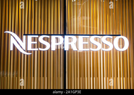 September 20, 2019, Göteborg, Schweden: Nespresso Logo auf Kungsportavenyen in Göteborg gesehen. (Bild: © karol Serewis/SOPA Bilder über ZUMA Draht) Stockfoto