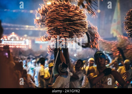 Tai Hang Fire Dragon Dance - eines der traditionellen Mid Autumn Festival Veranstaltung in Hong Kong Stockfoto